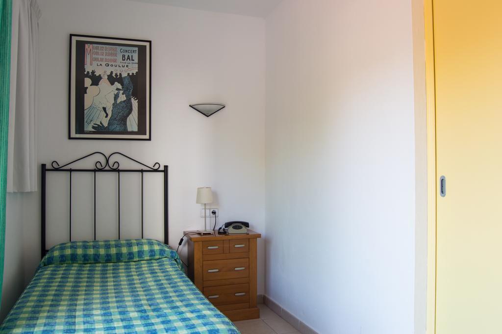 Hostal Rosales Es Pujols Oda fotoğraf