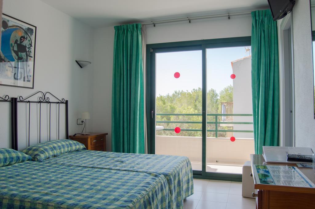 Hostal Rosales Es Pujols Dış mekan fotoğraf