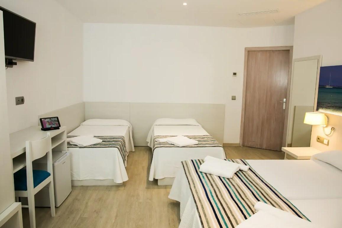Hostal Rosales Es Pujols Dış mekan fotoğraf