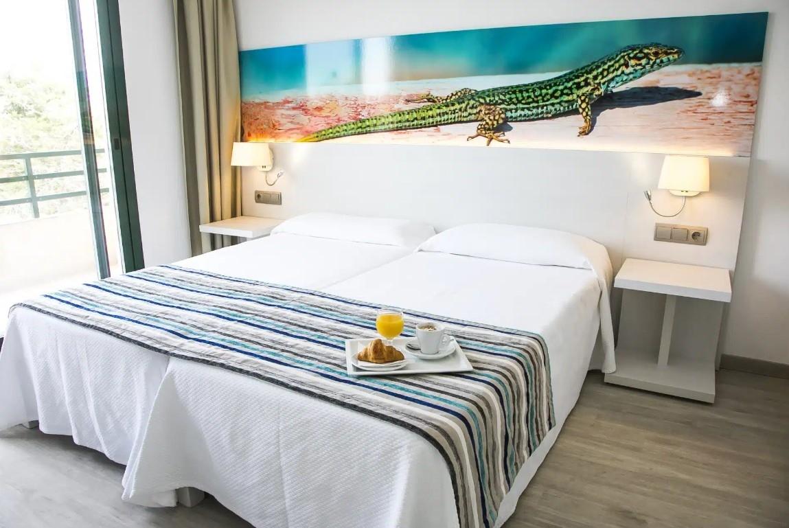 Hostal Rosales Es Pujols Dış mekan fotoğraf