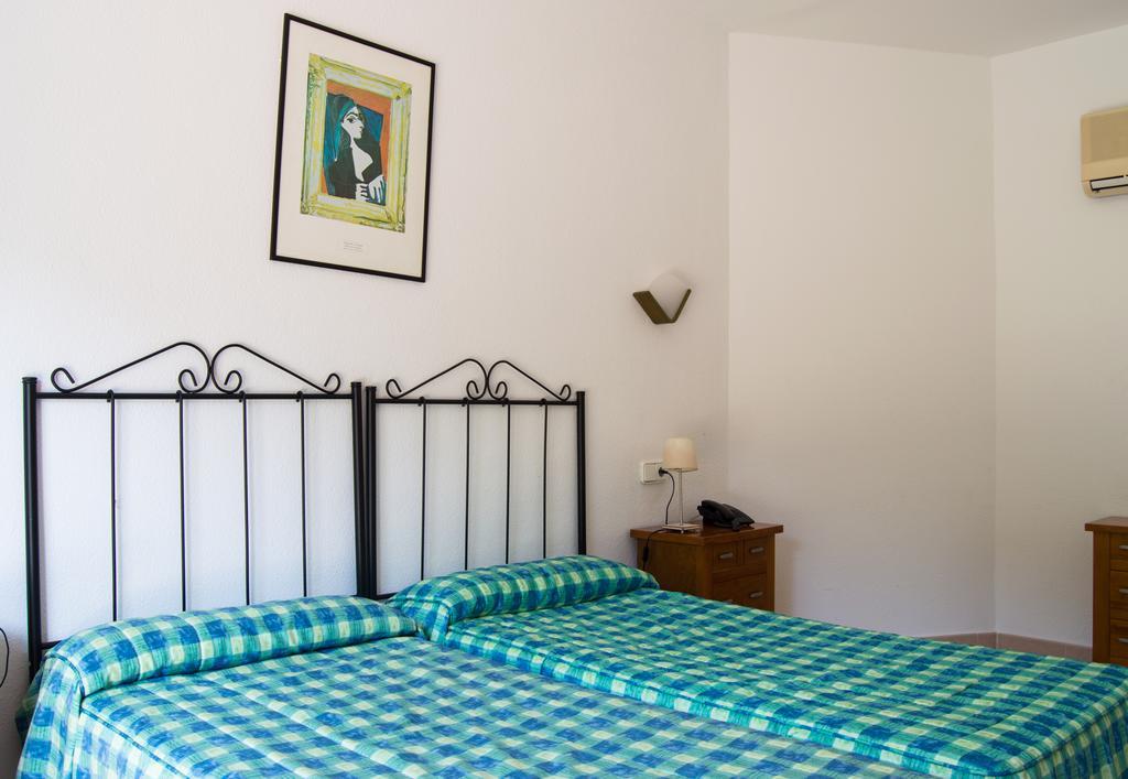Hostal Rosales Es Pujols Dış mekan fotoğraf