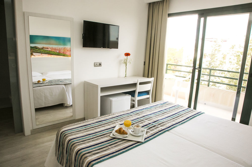 Hostal Rosales Es Pujols Dış mekan fotoğraf